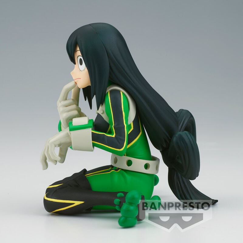 Figurine My Hero Academia Froppy posée sur un socle, idéale pour collectionneurs