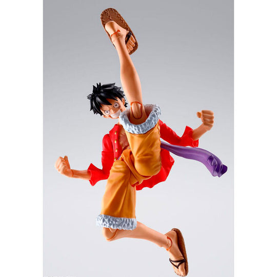 Présentation complète de la figurine Monkey D Luffy 14,5cm avec accessoires sur fond blanc, édition Raid of Onigashima