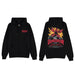 Modèle portant le sweat Stranger Things Demogorgon en extérieur, style casual