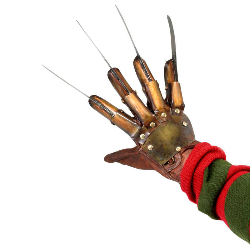 Vue latérale du gant Freddy Krueger montrant la texture usée et les coutures en cuir.