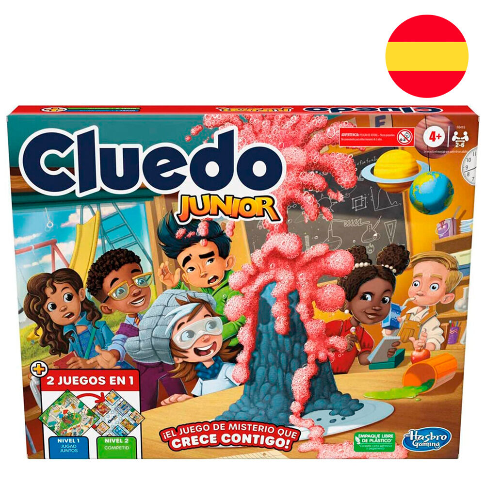 Enfants jouant au Cluedo Junior autour d'une table, concentrés et souriants pendant la partie