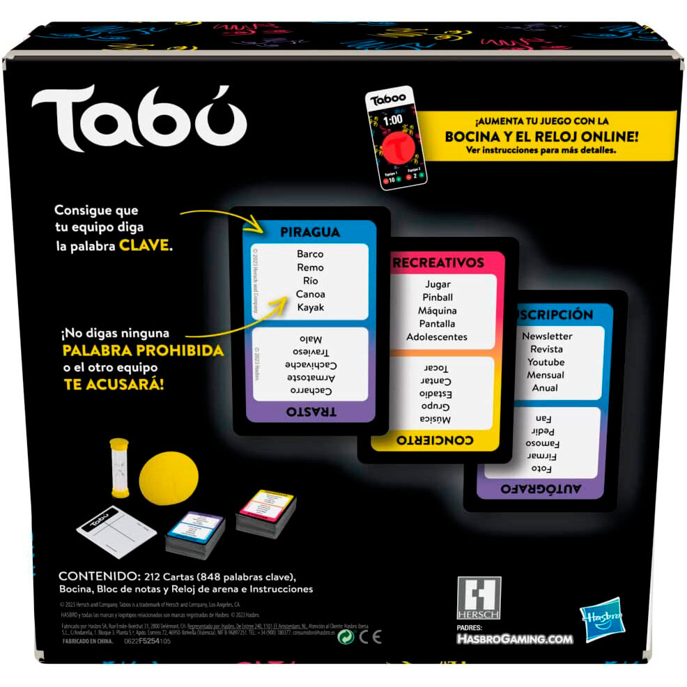 Joueurs en train de s'amuser autour d'une table en jouant au jeu Taboo en espagnol