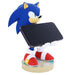 Support Sonic installé sur un bureau gaming avec plusieurs manettes et accessoires