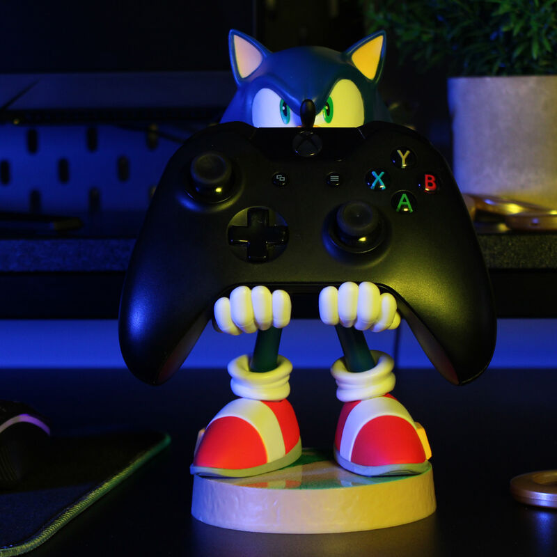 Support Sonic utilisé pour organiser un espace de jeu, évitant l’encombrement des câbles