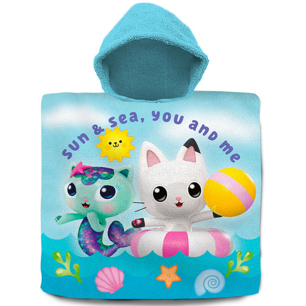 Serviette poncho en coton Gabby's Dollhouse taille 60x120 cm pour enfant, vue complète sur fond blanc.