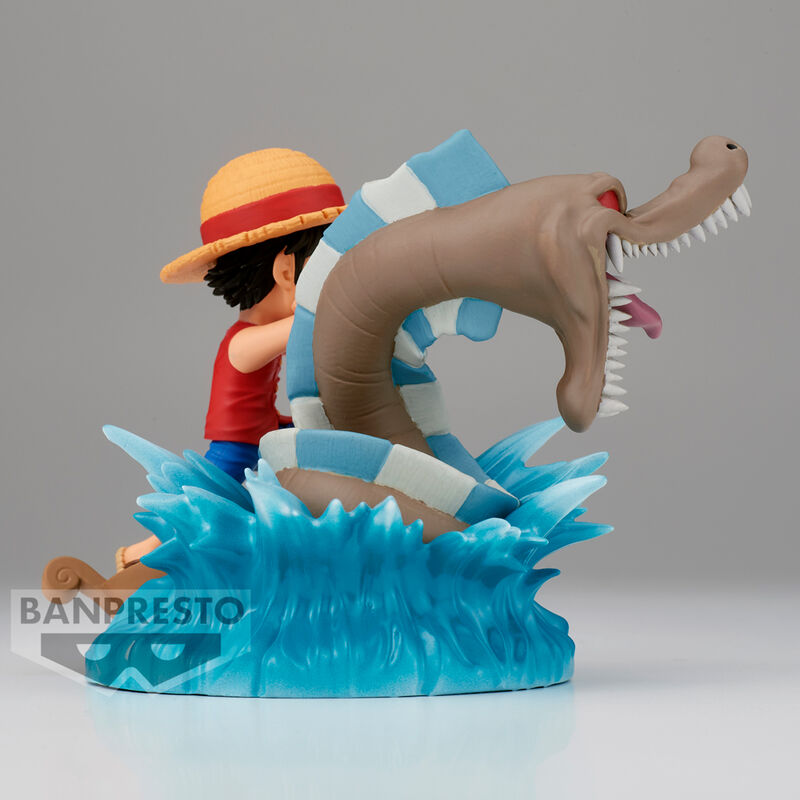 Vue rapprochée de la figurine Luffy vs Local Sea montrant les détails des vêtements et expressions