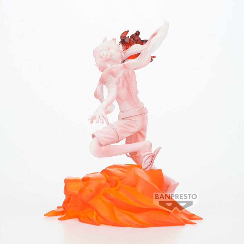 Gros plan sur le visage expressif de la figurine One Piece Film Red Monkey D Luffy