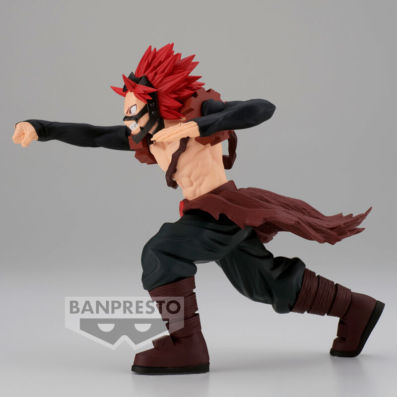 Photo de la figurine Eijiro Kirishima Red Riot sur son socle, exposée sous un éclairage naturel