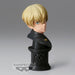 Figurine Tokyo Revengers Chifuyu Matsuno posée sur socle avec éclairage studio