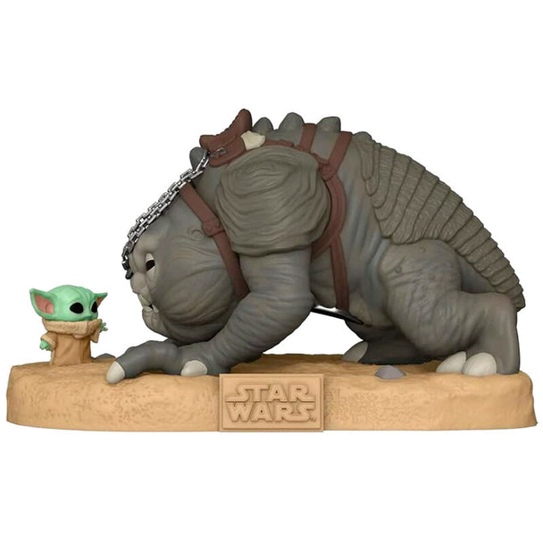 Détail de la figurine Star Wars Grogu avec Rancor, mettant en avant les textures et couleurs vives