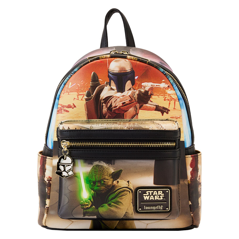 Sac à dos Loungefly Star Wars Attack of the Clones porté par un mannequin en extérieur