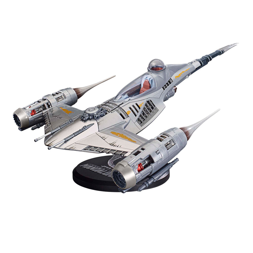 Support de vol inclus pour exposer la figurine Mandalorian en position de vol dynamique