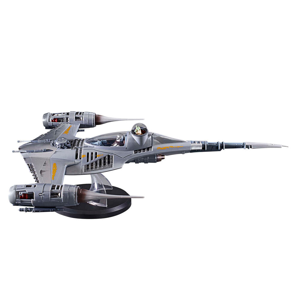 Accessoires inclus : lance en beskar, pistolet blaster et autres équipements de combat