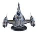Vue rapprochée des détails du casque et de l’armure du Mandalorian sur la figurine