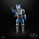 Figurine Mandalorian Fleet Commander posée avec accessoires sur fond neutre