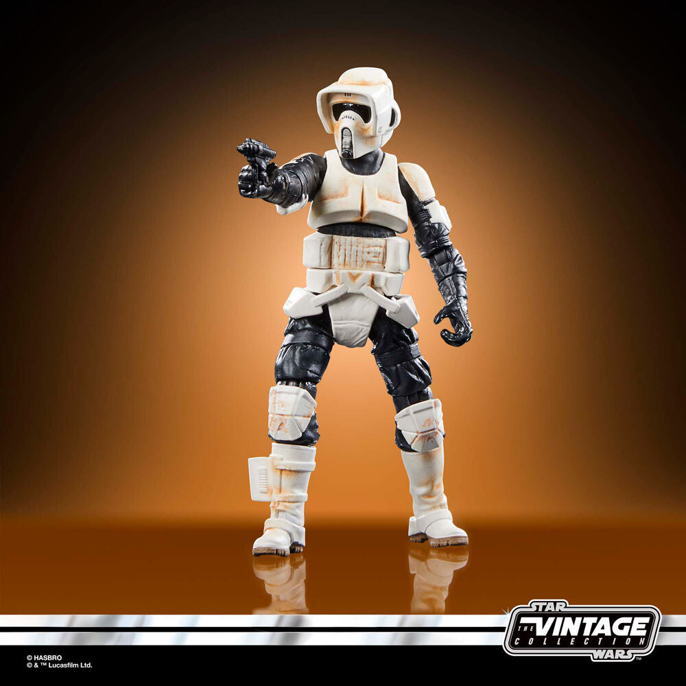 Vue complète de la figurine et de ses accessoires sur fond blanc