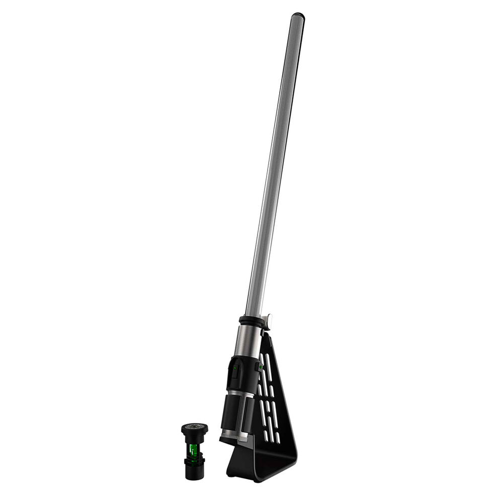Cristal Kyber amovible posé à côté du sabre laser Yoda Forze FX