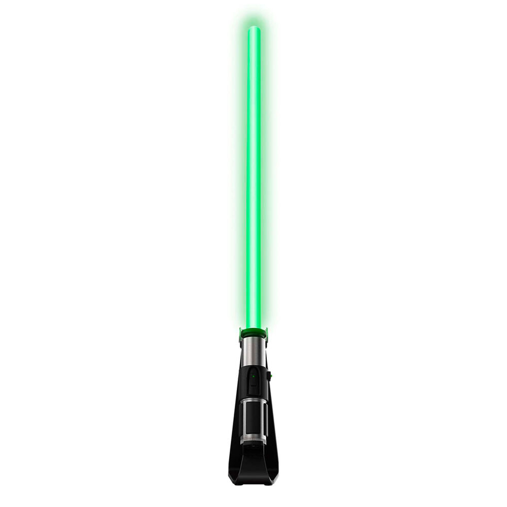 Vue rapprochée de la poignée avec interrupteur et bouton d'activation du sabre laser Yoda