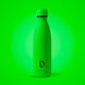 Présentation de la bouteille Water Revolution posée sur un bureau, illustrant son usage quotidien