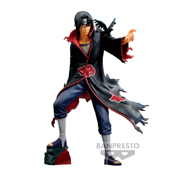 Profil latéral de la figurine Itachi Uchiha Banpresto avec tenue caractéristique et expression sérieuse