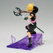 Figurine Usopp One Piece Film Red sur socle, présentation sous un angle dynamique