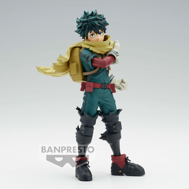Vue de face détaillée de la figurine Izuku Midoriya avec ses couleurs vives et son costume iconique