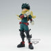 Zoom sur le visage expressif de la figurine Izuku Midoriya, capturant son regard déterminé