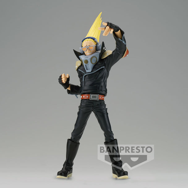 Vue latérale de la figurine Present Mic BANPRESTO montrant le micro et la posture dynamique