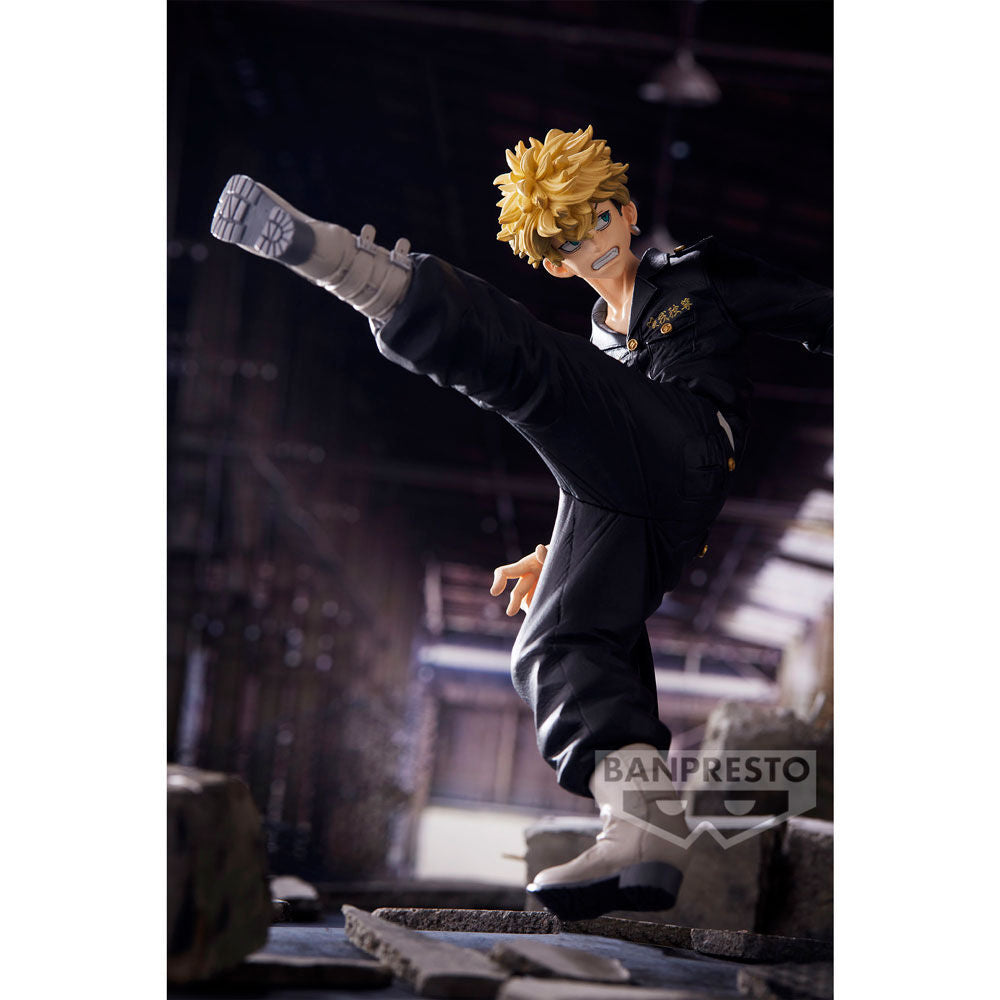 Image rapprochée des mains sculptées de la figurine Chifuyu Matsuno Tokyo Revengers