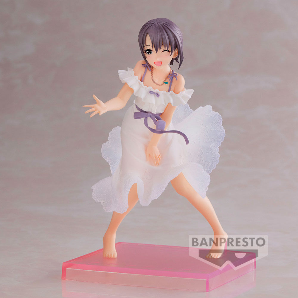 Plan rapproché sur le visage expressif de la figurine Yuuki Otokura The Idolmaster