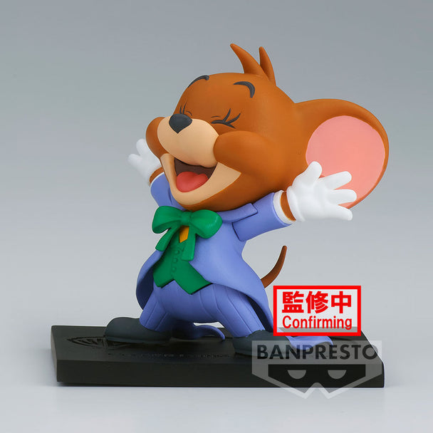 Gros plan sur la tête de la figurine Jerry Joker montrant les expressions faciales