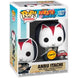 Zoom sur la figurine Funko POP Itachi Anbu Chase exclusive montrant les détails du visage et du costume