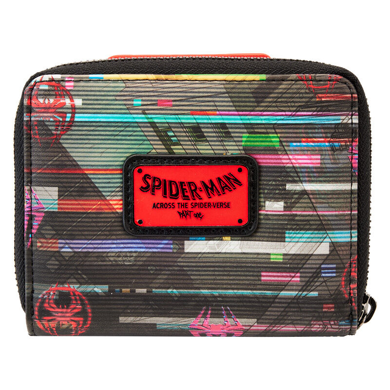 Zoom sur les détails appliqués et imprimés du portefeuille Spiderman Marvel