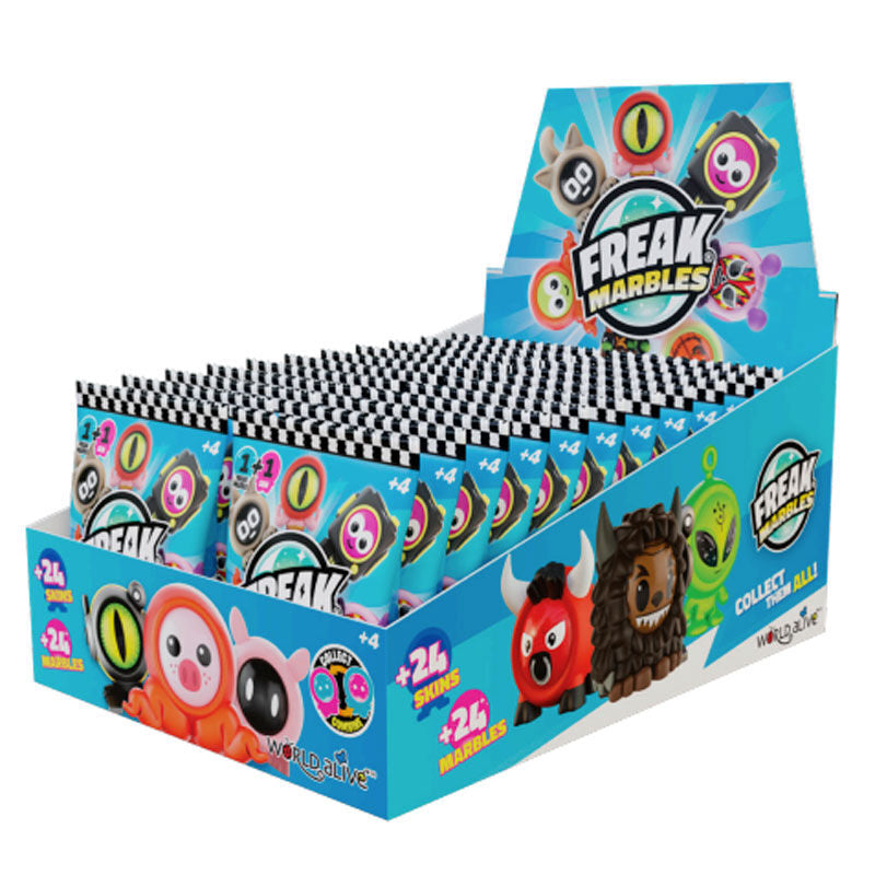 Enfant jouant avec une bille Freak Marbles et son skin assorti