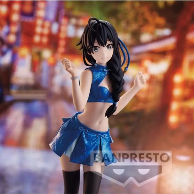 Vue arrière de la figurine de Yukino Yukinoshita mettant en avant la qualité de fabrication et les finitions