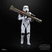 Pose dynamique de la figurine Trooper lance-roquettes Star Wars Fallen Order avec arme en main