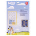 Zoom sur les crayons de couleur inclus dans le set Bluey à colorier