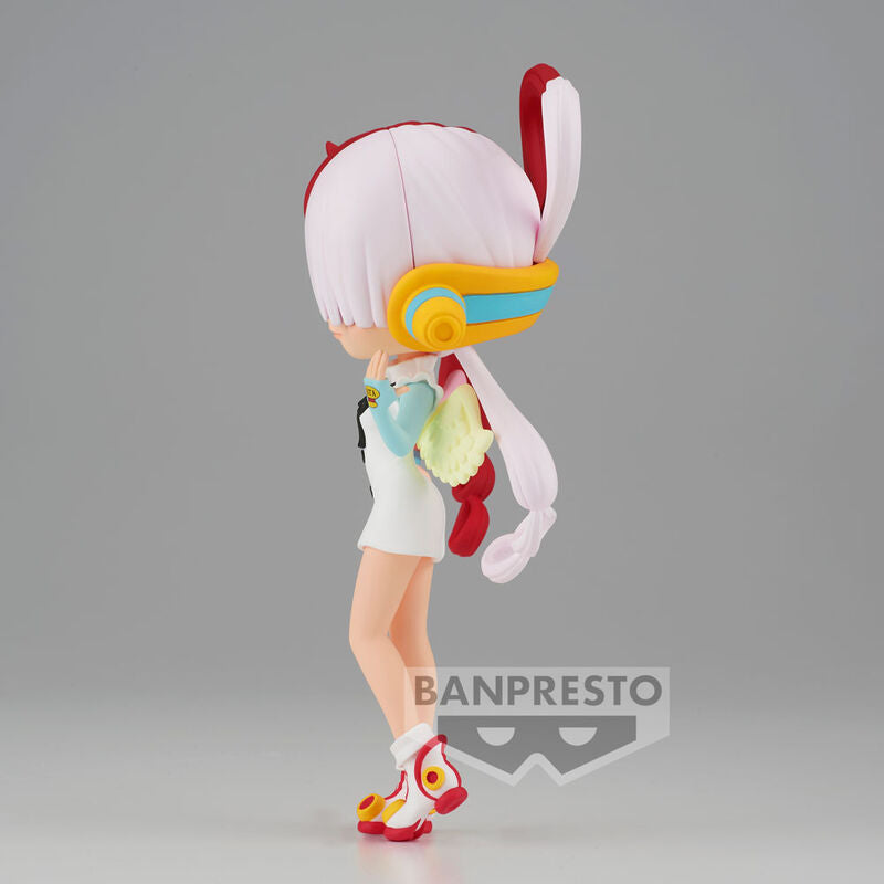 Figurine Uta Q Posket de 14cm posée sur un socle, illustrant la qualité et la stabilité du produit