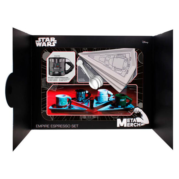 Gros plan sur une tasse à espresso noire ornée du logo Empire de Star Wars