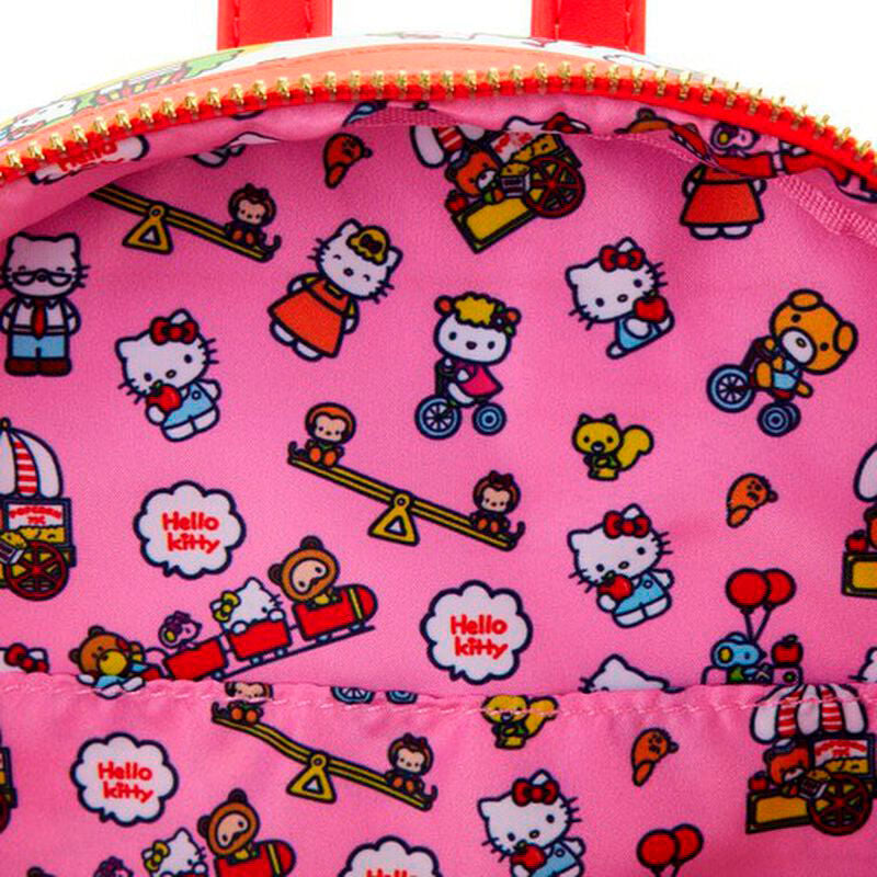 Intérieur spacieux du sac à dos Loungefly Hello Kitty avec plusieurs compartiments pratiques