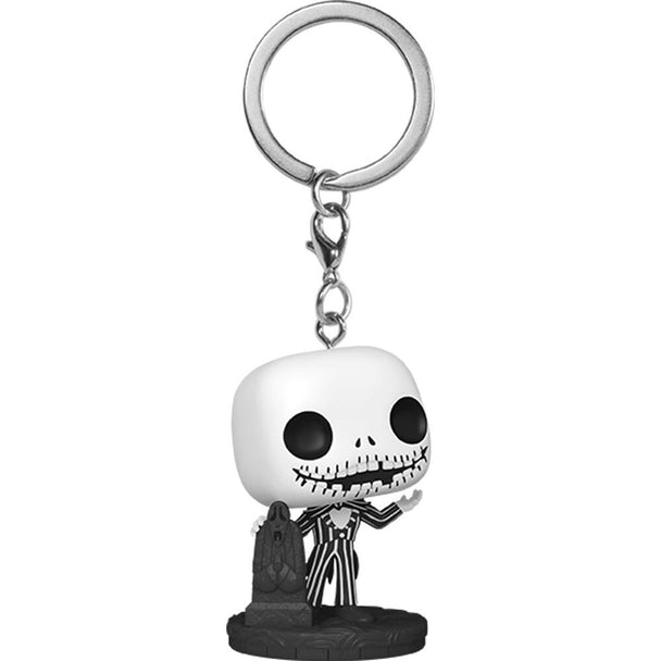 Zoom sur la figurine miniature Jack Skellington du porte-clés Funko, avec détails précis et couleurs vives