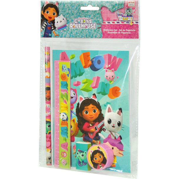 Détail du design coloré et des illustrations Gabbys Dollhouse sur les accessoires du set papeterie enfant