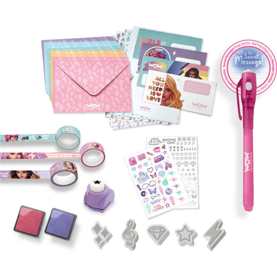 Vue du set Wow Generation avec tous les éléments pour créer des cartes personnalisées, incluant papiers, tampons et accessoires colorés