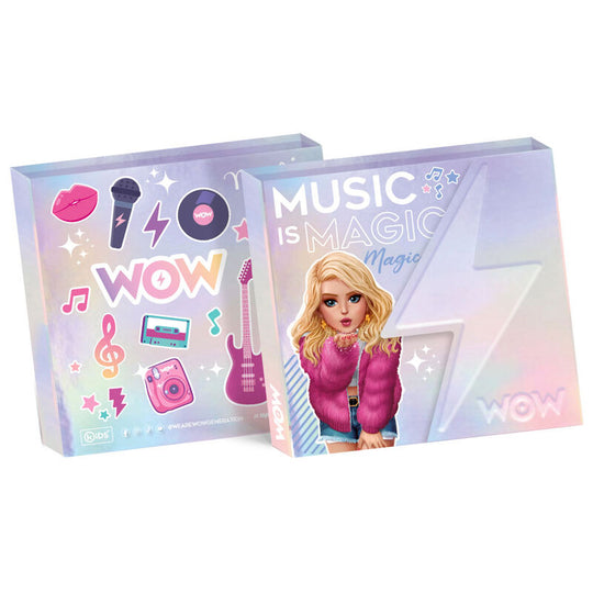 Bloc-notes Wow Generation ouvert avec notes manuscrites et dessins créatifs