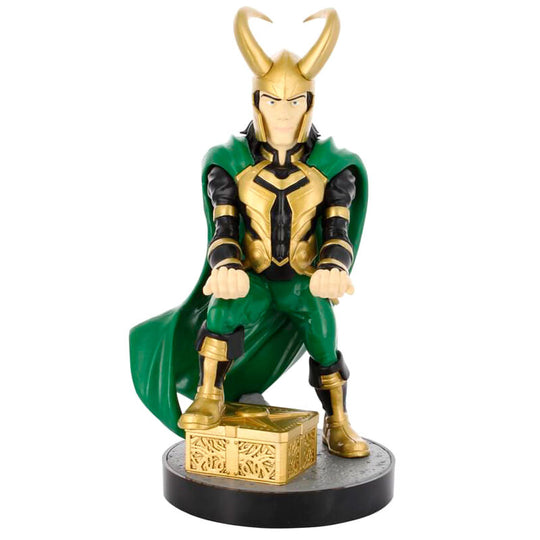 Support Marvel Loki Cable Guy 20cm vu de face avec manette PlayStation 5 posée