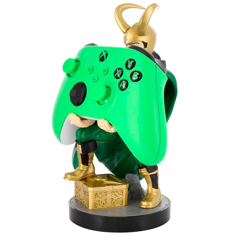 Vue latérale du support Marvel Loki tenant une manette Xbox Series S