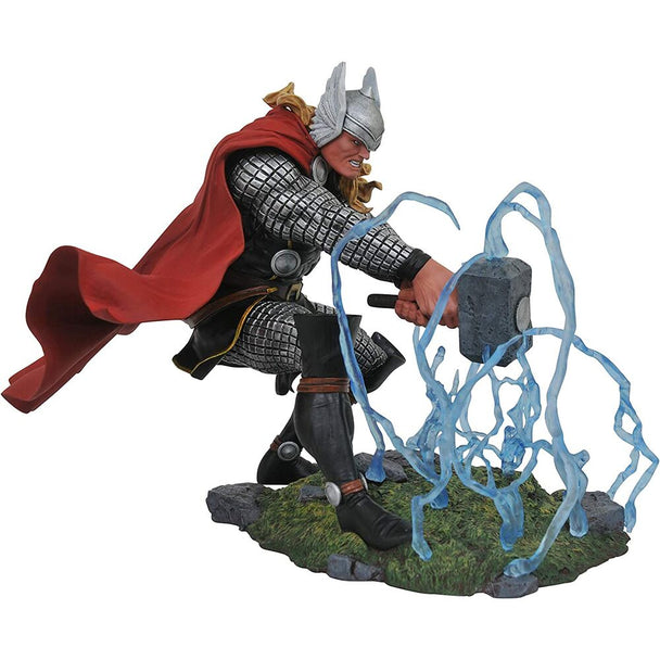 Vue latérale de la statue Thor 33cm de Diamond Select montrant la qualité du PVC et les finitions