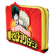 Gros plan sur la fermeture éclair dorée brillante du portefeuille My Hero Academia Izuku Punch Loungefly.