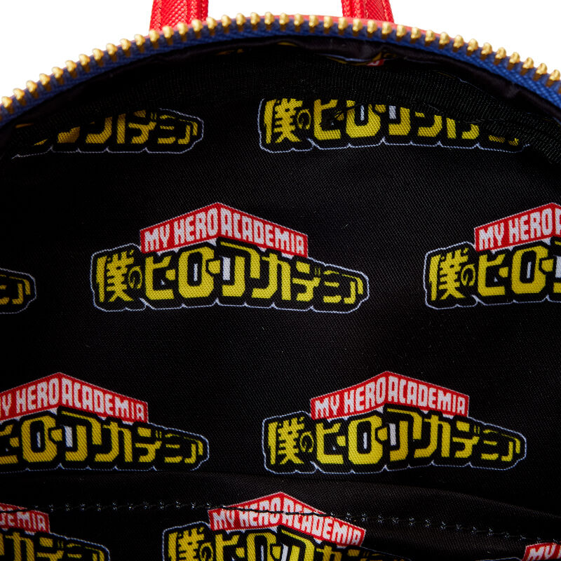 Vue d'ensemble du sac à dos Loungefly My Hero Academia porté sur l'épaule, style casual et tendance
