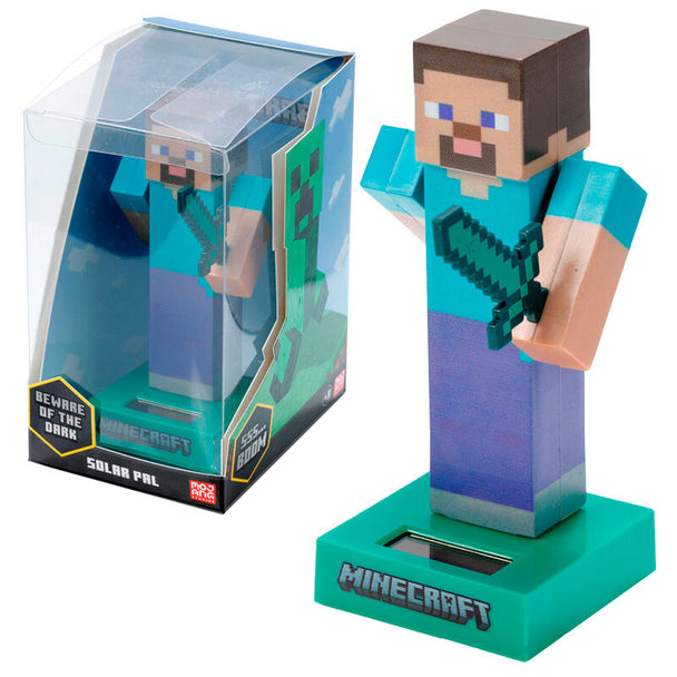 Poupée Minecraft Steve PUCKATOR vue de face avec détails pixelisés et couleurs vives sur fond blanc